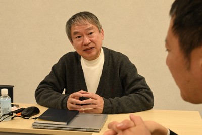 第3の入社式に出席した吉田和史さん。精神障害のある社員とともに代理店営業の業務支援を担当している＝東京都中央区で2026年3月3日午後3時32分、山口智撮影