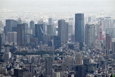 東京都心に建つ高層ビル。日本経済に迫る危機とは?＝東京都内で2025年6月、本社ヘリから平川義之撮影