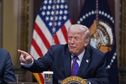 米トランプ政権の看板政策である相互関税に米最高裁が「待った」をかけた＝AP