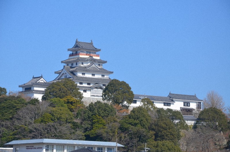 唐津城天守閣」を改修 27年度着工予定 建物外壁や屋根ひび割れ ／佐賀