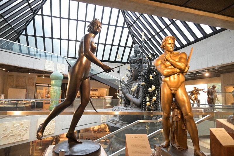 津「ルーブル彫刻美術館」 「本家」複製品と巨大仏像展示 日仏融合の