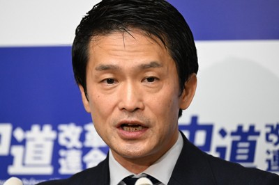 記者会見を行う中道改革連合の小川淳也代表＝国会内で2026年3月6日午前10時32分、平田明浩撮影