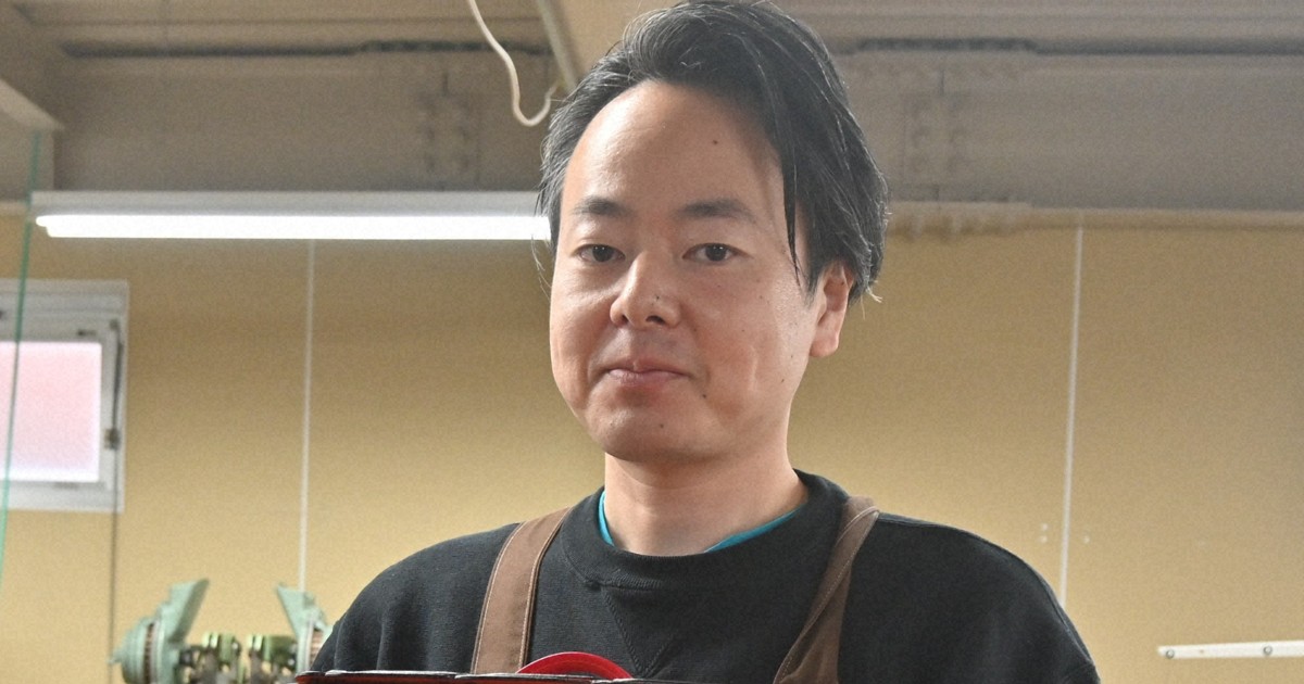 Japanese craftsman turns leather scraps into samurai armor-style school backpack