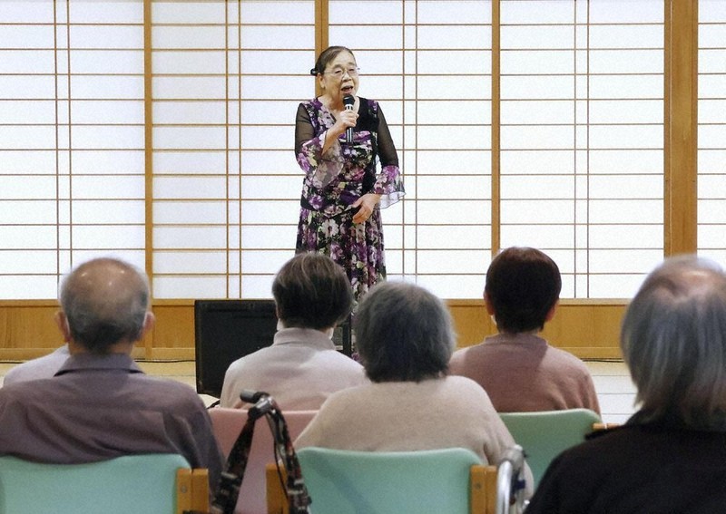 東日本大震災15年：歌でお年寄りを笑顔に 姉の遺志継ぎ慰問 浪江の舛