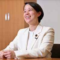 インタビューを受ける自民党の藤田ひかる衆院議員＝衆院第2議員会館で2026年3月3日、西夏生撮影