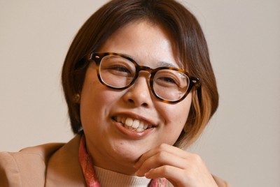 インタビューに答える国民民主党の佐々木真琴衆院議員＝国会内で2026年3月3日、宮本明登撮影