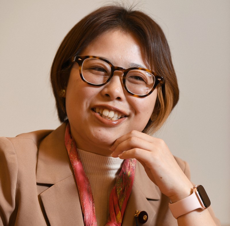 インタビューに答える国民民主党の佐々木真琴衆院議員＝国会内で2026年3月3日、宮本明登撮影