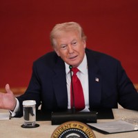 米ホワイトハウスの行事で発言するトランプ大統領＝2026年3月6日、AP