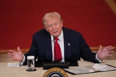 米ホワイトハウスの行事で発言するトランプ大統領＝2026年3月6日、AP