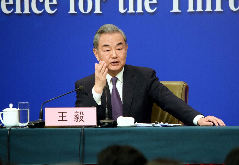 2025年の中国・全人代恒例の記者会見で、中国の外交政策について発言する王毅外相＝北京市で同年3月7日、河津啓介撮影