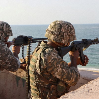 プレートキャリア　イラン軍　イラク軍　革命防衛隊　中東　中東装備 イスラエルとイラン、軍事力の差はどれぐらい？ 報道を基に比較 | 毎日新聞
