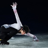 東北ユースオーケストラとのコラボ演目「八重の桜」を演技する羽生結弦さん＝セキスイハイムスーパーアリーナで2026年3月7日、貝塚太一撮影