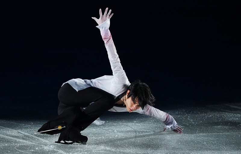 東北ユースオーケストラとのコラボ演目「八重の桜」を演技する羽生結弦さん＝セキスイハイムスーパーアリーナで2026年3月7日、貝塚太一撮影