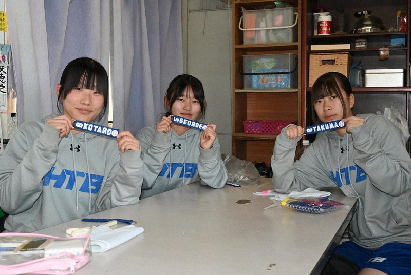 センバツ高校野球 選手活躍願い、お守り手作り 花咲徳栄マネジャー