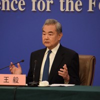 記者会見で日中関係について語る中国の王毅外相＝北京市内で2026年3月8日午前11時17分、河津啓介撮影