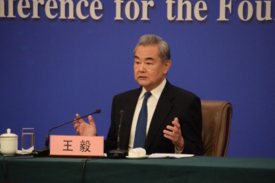 記者会見で日中関係について語る中国の王毅外相＝北京市内で2026年3月8日午前11時17分、河津啓介撮影