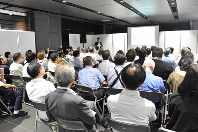 シニアを対象にした定年後のキャリアやお金を考えるセミナー＝東京都千代田区で2025年7月5日午前11時40分、太田敦子撮影