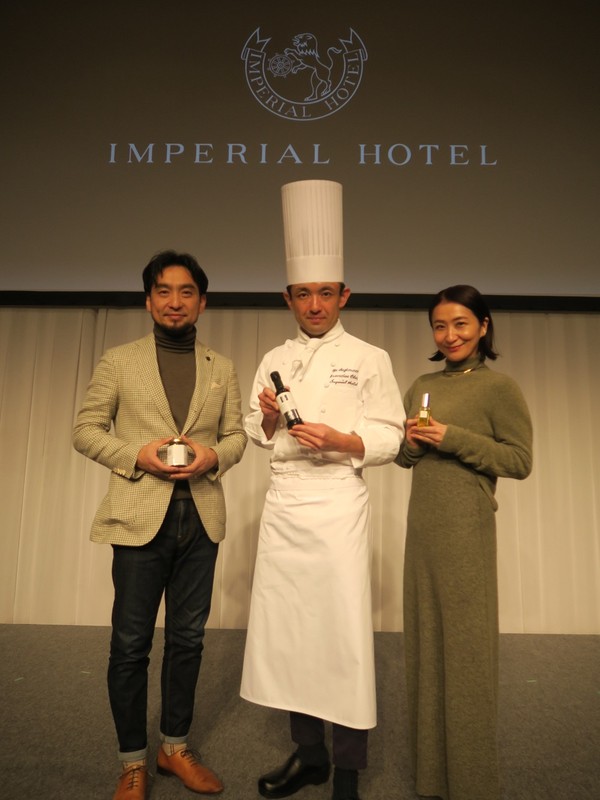 登壇した帝国ホテル東京の杉本雄・総料理長ら