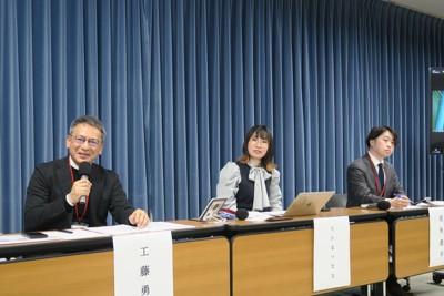 主権者教育のあり方について提言する（左から）工藤勇一さん、たかまつななさん、両角達平さん＝東京都千代田区で１月30日