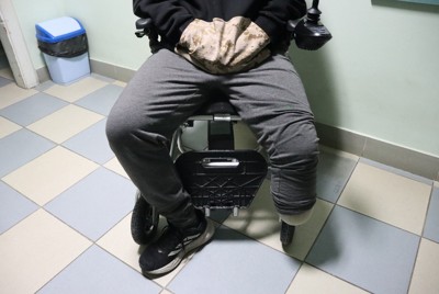 取材に応じるウクライナ軍の日本人兵士＝ウクライナ西部リビウで2026年2月28日、宮川裕章撮影