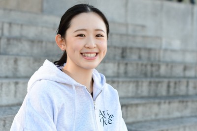 「アート・オン・アイス」に出演後、取材に応じた青木祐奈選手＝スイス北部チューリヒで2026年2月27日、玉井滉大撮影