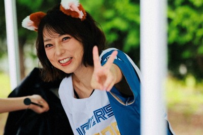 2025年8月に、北海道日本ハムファイターズのイースタン・リーグ公式戦で始球式を務めた宮村優子さん＝提供写真