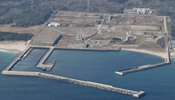 本格的な工事を中断している東京電力東通原発の建設予定地＝青森県東通村で2023年11月9日、本社機「希望」から