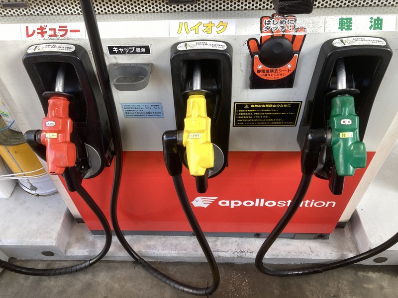 ガソリンスタンドの給油機＝東京都内で2022年1月26日午後0時56分、米田堅持撮影