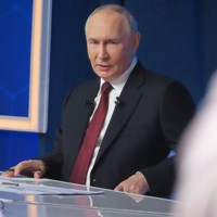 年末の記者会見で話をするロシアのウラジーミル・プーチン大統領＝モスクワで2025年12月19日、真野森作撮影