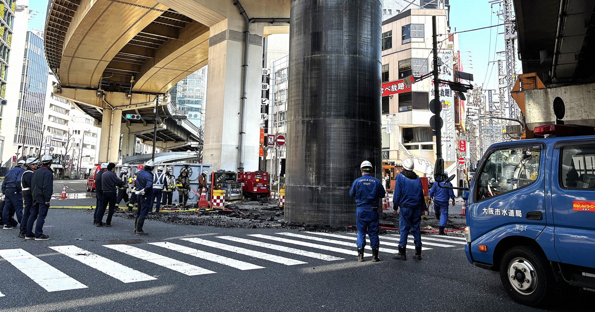 大阪の国道で鋼管が道路突き破る　都心のインフラトラブル過去にも