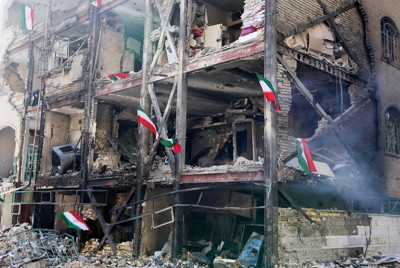 米・イスラエルの攻撃を受け、破壊された集合住宅（テヘランで3月5日、ゲッティ=共同）