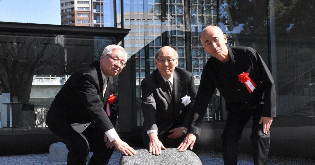 万博で磨かれた♥石 東洋陶磁美術館 彫刻の寄贈式典 ／大阪 | 毎日新聞