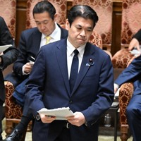 衆院予算委員会に臨む松本洋平文科相＝国会内で2026年3月12日午前11時22分、平田明浩撮影