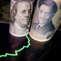日米の紙幣（ロイター＝共同）