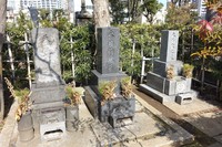 The grave of author Nagai Kafu. Words, like the authors who use them, can eventually pass away and become part of the realm of the dead. (Public domain) 