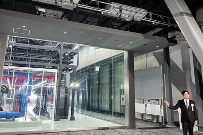 データセンターの周辺機器製造は日本企業の得意分野だ。写真はKDDIが堺市に建設したAI向けデータセンター