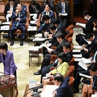 昨年6月の与野党合意と異なり、なぜか全閣僚が出席する衆院予算委員会。一度も答弁に立たない閣僚も続出している＝国会内で2026年2月27日、平田明浩撮影