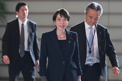 出邸する高市早苗首相＝首相官邸で2026年3月13日午前9時54分、平川義之撮影