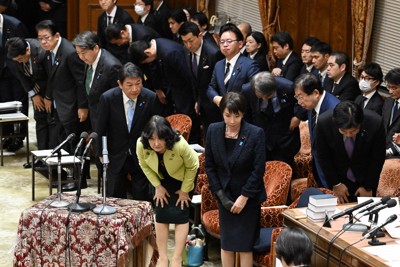 「官邸は年度内としか…」巨大与党が強行アクセル　予算案、衆院通過