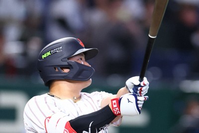 1次リーグのチェコ戦で満塁本塁打を放つ村上宗隆選手＝東京ドームで2026年3月10日、前田梨里子撮影