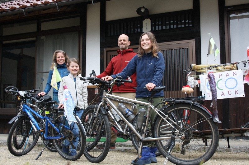 自転車で世界旅する一家に学ぶ 「遊牧民として生きる」訳 [写真特集1/7