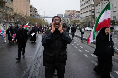 「エルサレムの日」にイスラエルのパレスチナ占領に抗議する人々＝イランの首都テヘランで2026年3月13日、AP