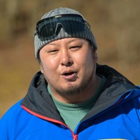 元木勇希コーチ＝静岡県裾野市で2025年12月23日、渡部直樹撮影