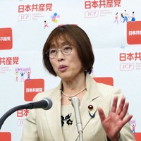 記者会見する共産党の田村委員長＝15日午後、東京都渋谷区の党本部（共同）