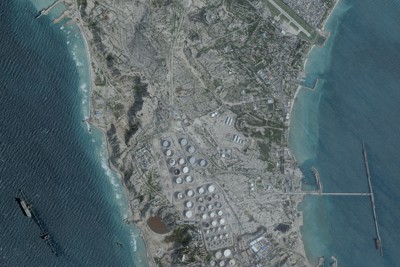イラン・カーグ島の衛星写真＝Planet Labs PBC提供・ロイター