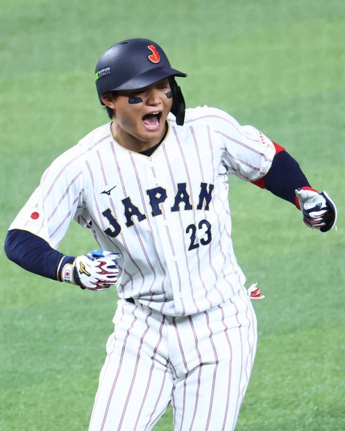 途中出場の阪神・森下翔太が勝ち越し3ラン WBCベネズエラ戦 | 毎日新聞