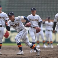 グラウンドを確認 甲子園練習2日目 センバツ高校野球 [写真特集1/7