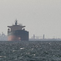 ホルムズ海峡近くを航行するタンカー＝アラブ首長国連邦で2026年3月11日、ロイター