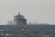 ホルムズ海峡近くを航行するタンカー＝アラブ首長国連邦で2026年3月11日、ロイター