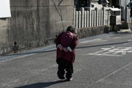 高齢の女性＝佐藤賢二郎撮影